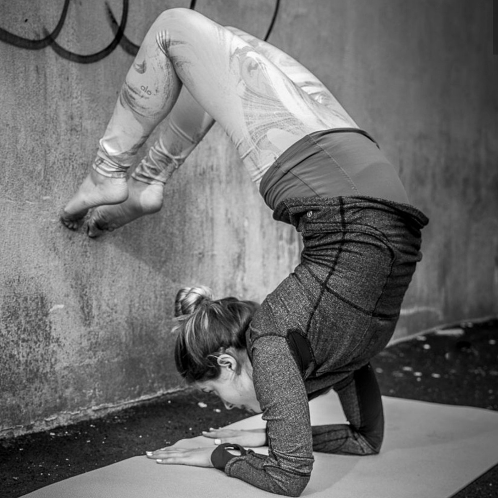 White & Gray ALO Yoga Leggings | Size XS